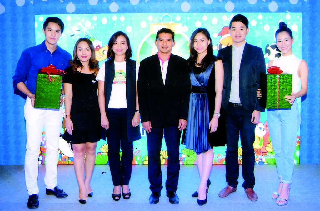 จัดงาน - อภิสิทธิ์ กันสังข์ ผอ.ฝ่ายบริหารอาคารและสถานที่ ศูนย์การค้าแฟชั่น ไอส์แลนด์ จัดงาน “Gift Festival 2016” เทศกาลของขวัญสุดพิเศษ พร้อมขนทัพการ์ตูนคาแรกเตอร์ชื่อดัง Powerpuff Girls มาร่วมฉลองเทศกาลปีใหม่เป็นครั้งแรกในประเทศไทย โดยมีสุศิษฎา ปุตระเศรณี และปิยธิดา โสพันธ์ ร่วมงาน ณ เซ็นเตอร์คอร์ท ชั้น 1 ศูนย์การค้าแฟชั่น ไอส์แลนด์ เมื่อเร็วๆ นี้
