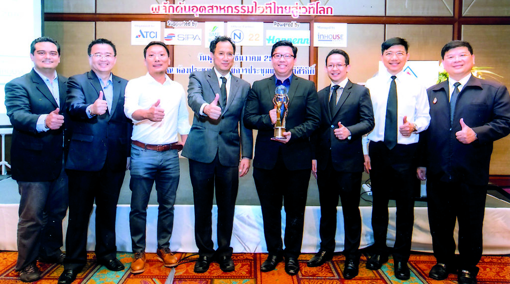 ซอฟต์แวร์ไทย - ธนชาติ นุ่มนนท์ นายกสมาคมอุตสาหกรรมเทคโนโลยีสารสนเทศไทย (ATCI) มีธรรม ณ ระนอง รอง ผอ.สำนักงานส่งเสริมอุตสาหกรรมซอฟต์แวร์แห่งชาติ (องค์การมหาชน) ชาตรี เวทสรณสุธี ผอ.อาวุโส ฝ่ายพัฒนาผู้ประกอบการและผู้ร่วมลงทุน ธนาคารพัฒนาวิสาหกิจขนาดกลางและขนาดย่อมแห่งประเทศไทย ร่วมกันจัดงานประกาศความสำเร็จจากโครงการประกวดผลงานด้านซอฟต์แวร์ระดับภูมิภาคเอเชีย-แปซิฟิก หรือ “Asia Pacific ICT Alliance (APICTA) Awards”  ณ ห้องมีตติ้ง รูม 4 ศูนย์การประชุมแห่งชาติสิริกิติ์ เมื่อเร็วๆ นี้