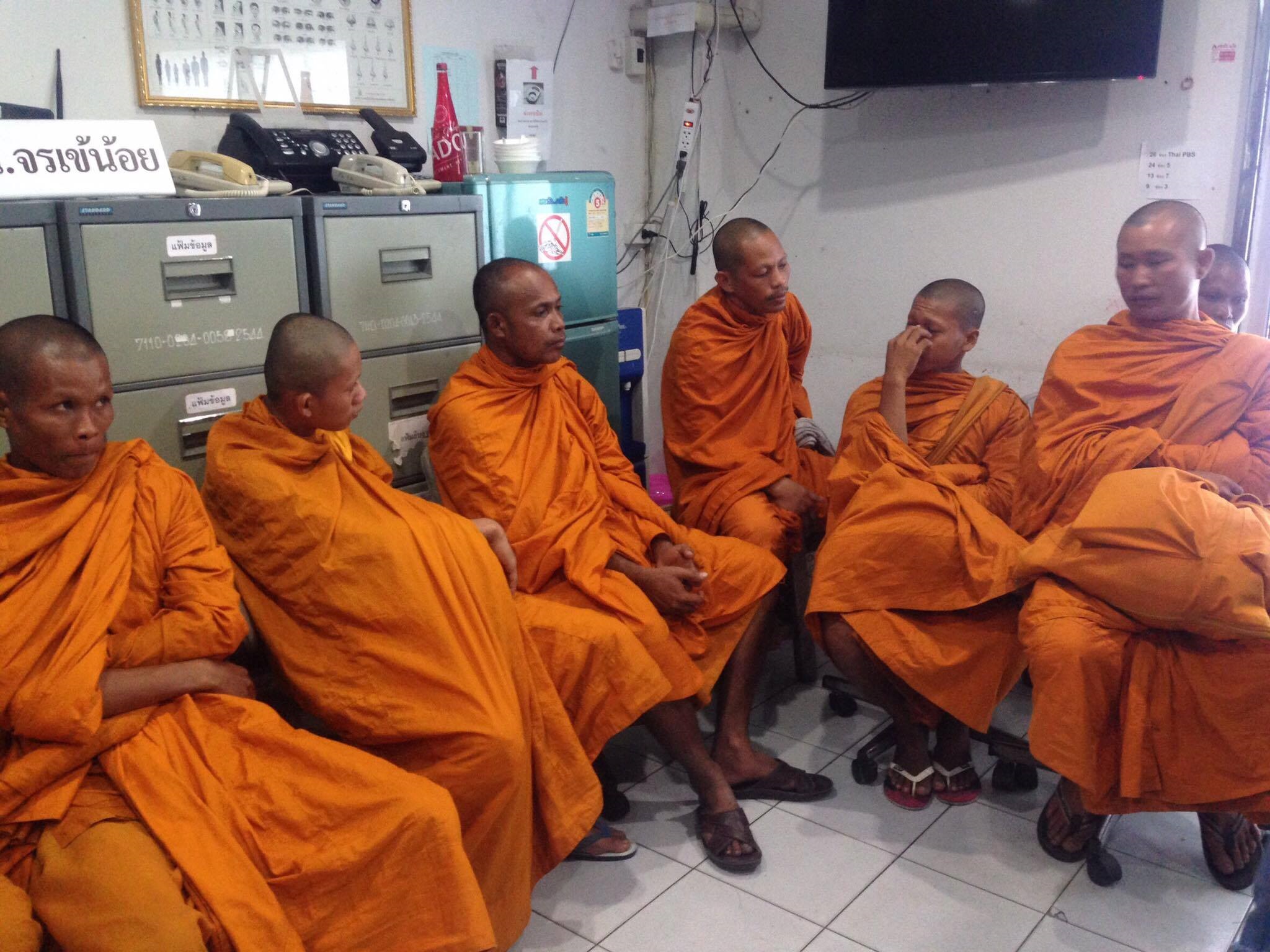 พระปลอม2