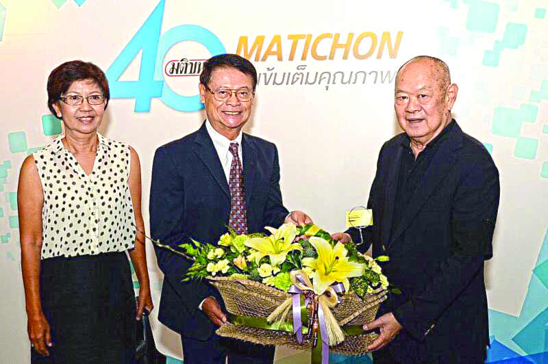 แสดงความยินดี - นภดล เทศประสิทธิ์ และสมสุข ขุทกะพันธ์ุ ร่วมแสดงความยินดีกับมติชนในโอกาสก้าวขึ้นสู่ปีที่ 40 โดยมีขรรค์ชัย บุนปาน ให้การต้อนรับ