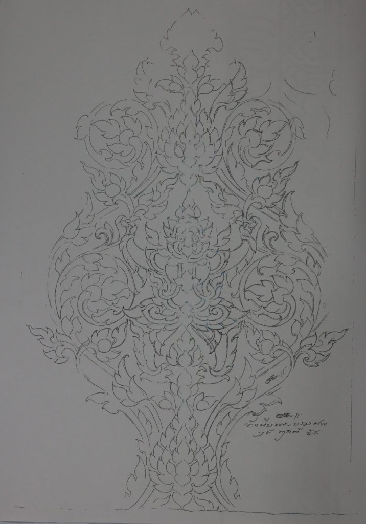 ลายครุฑหน้าอัดที่หีบพระบรมศพจันทน์