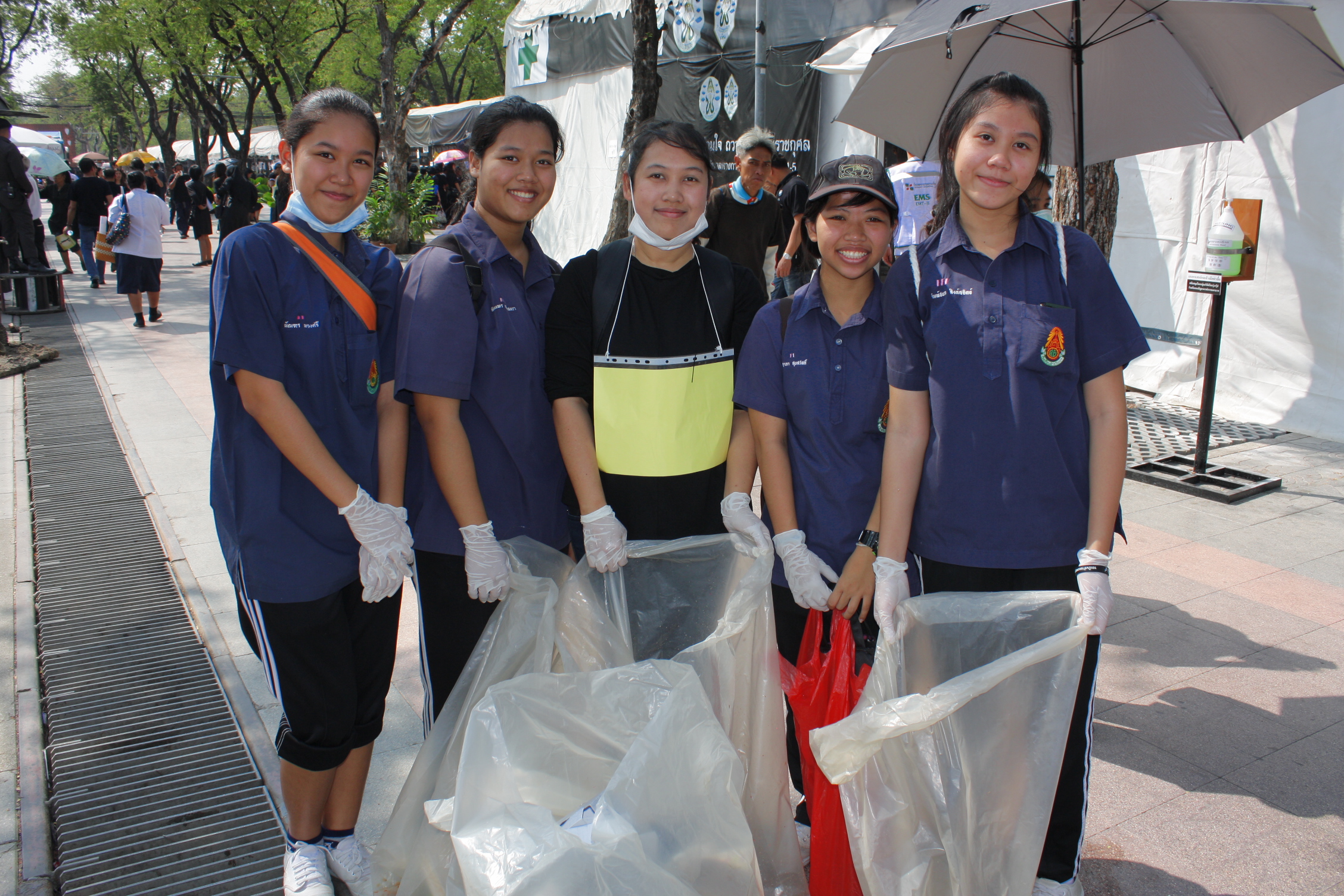 สุนันฑา พวงศรี, พิมแพร เทพศาสตรา, ครู, เบญญาภา สุขสวัสดิ์ และพิมพ์ชนก สิงห์สถิตย์