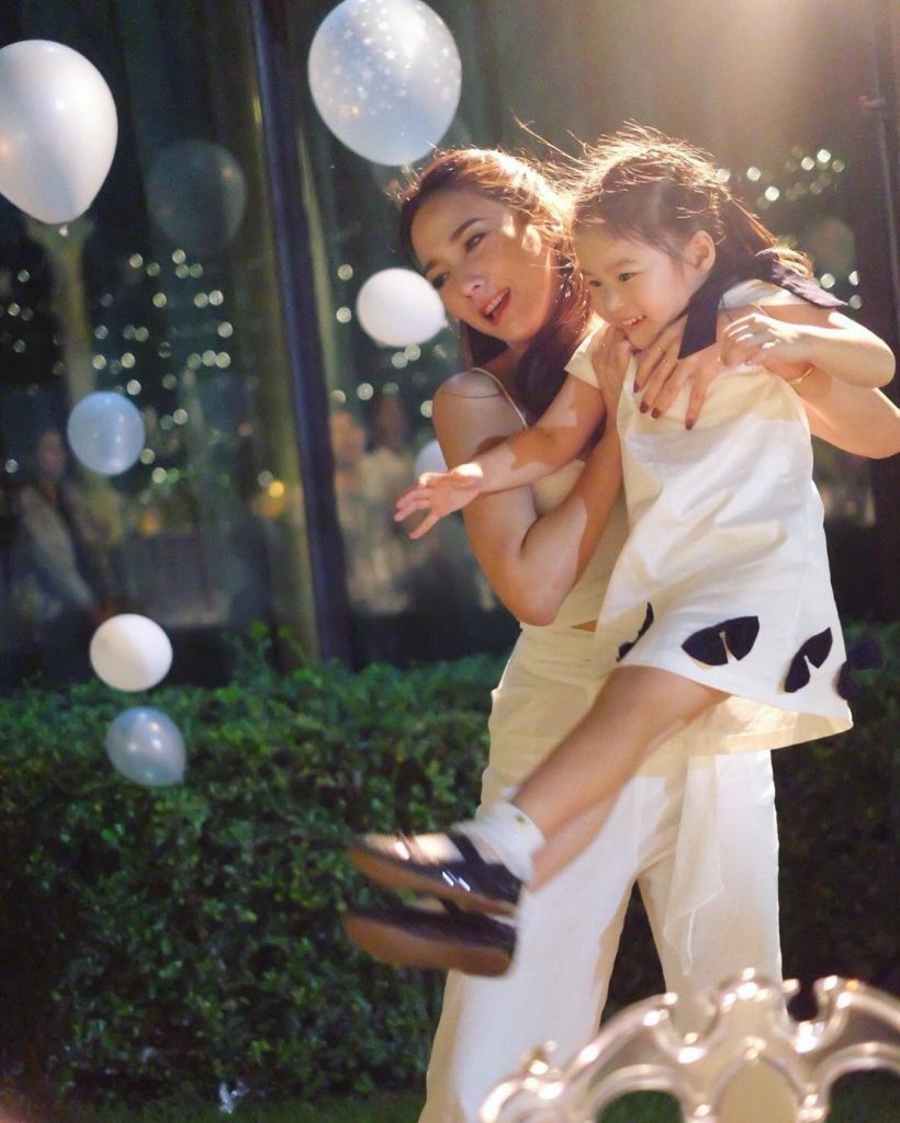 อั้ม พัชราภา ฉลองปีใหม่ (9)