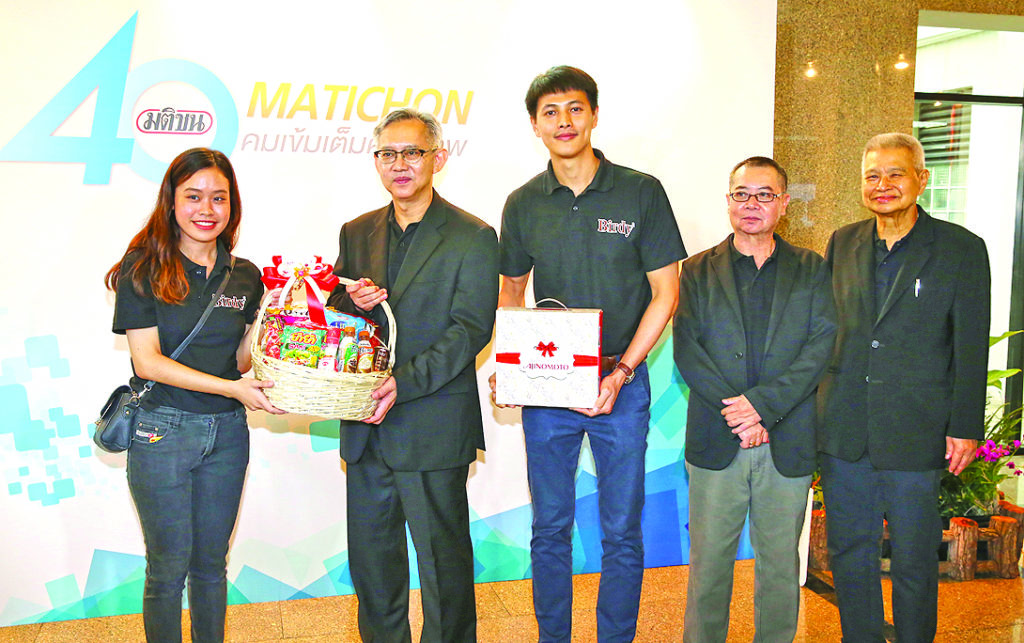 ตัวแทน บริษัท อายิโนะโมะโต๊ะ ร่วมยินดี