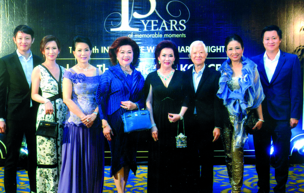 อินเด็กซ์ - ขันทอง อุดมมหันติสุข ปธ.กองทุนอินเด็กซ์ เพื่อช่วยเหลือสังคม บริษัท อินเด็กซ์ ลิฟวิ่งมอลล์ จำกัด จัดงานกาลาดินเนอร์การกุศล “Index-The Walk Talkoncert” นำรายได้หลังหักค่าใช้จ่ายมอบให้มูลนิธิโรงพยาบาลเด็ก สถาบันสุขภาพเด็กแห่งชาติมหาราชินี เพื่อจัดซื้อเครื่องมืออุปกรณ์ทางการแพทย์ โดยมี พัชรา วีรบวรพงศ์ อมรา ฐานะจาโร พิศิษฐ์ ปัทมสัตยาสนธิ ร่วมงาน ณ ห้อง Mayfair Ballroom รร.เดอะเบอร์เคลีย์ โฮเต็ล ประตูน้ำ เมื่อเร็วๆ นี้