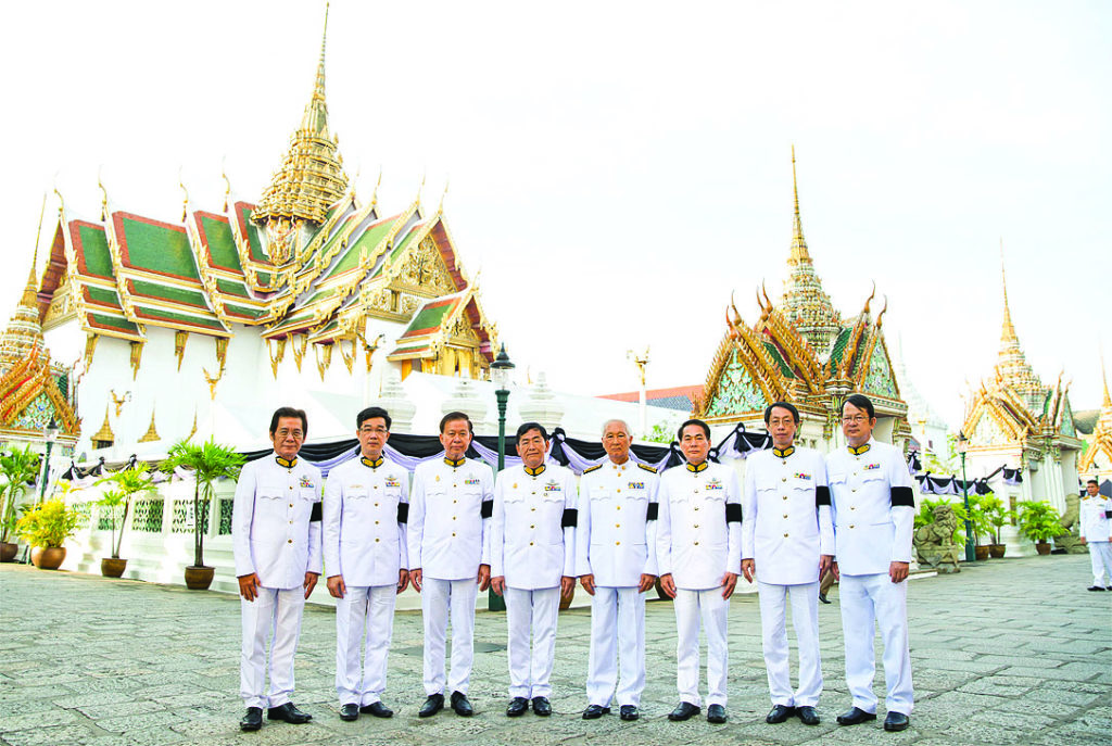 ร่วมเป็นเจ้าภาพ - บริษัท โตโยต้า มอเตอร์ ประเทศไทย จำกัด ร่วมเป็นเจ้าภาพในพระพิธีธรรมสวดพระอภิธรรมพระบรมศพพระบาทสมเด็จพระปรมินทรมหาภูมิพลอดุลยเดช โดยมี เคียวอิจิ ทานาดะ กรรมการผู้จัดการใหญ่ บริษัท โตโยต้า มอเตอร์ ประเทศไทย จำกัด พร้อมคณะผู้บริหารและบริษัทในเครือ กลุ่มผู้แทนจำหน่ายและกลุ่มผู้ผลิตชิ้นส่วนเข้าร่วม ณ พระที่นั่งดุสิตมหาปราสาท ในพระบรมมหาราชวัง