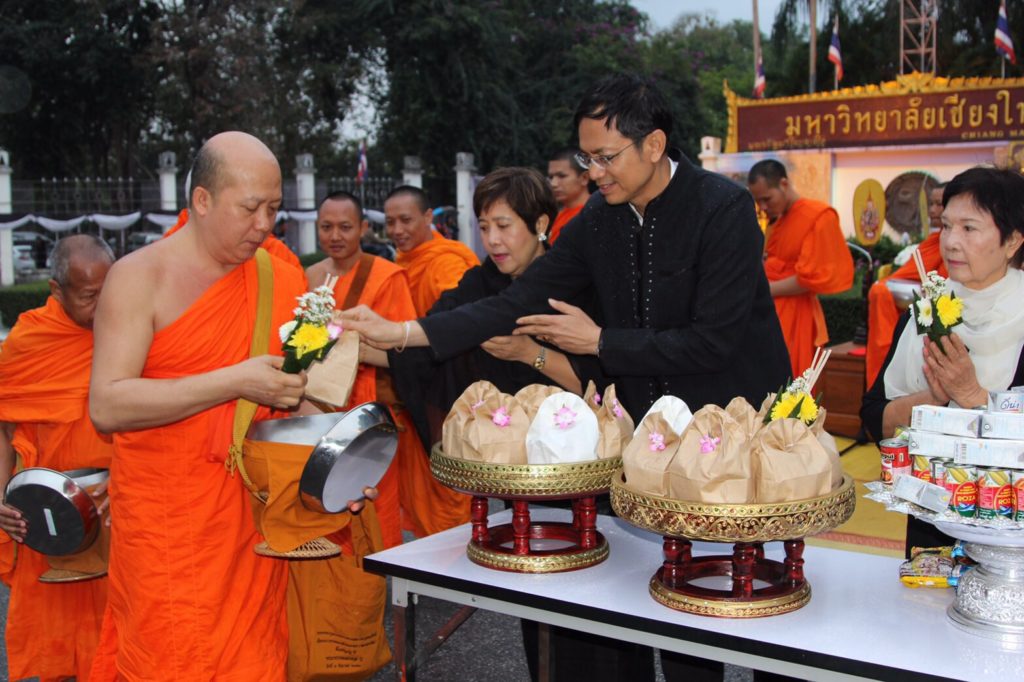 เชียงใหม่ ตักบาตร1