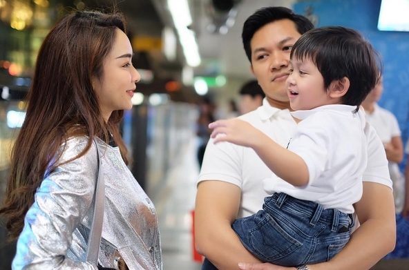 เป้ยพาโปรดขึ้นรถไฟฟ้า