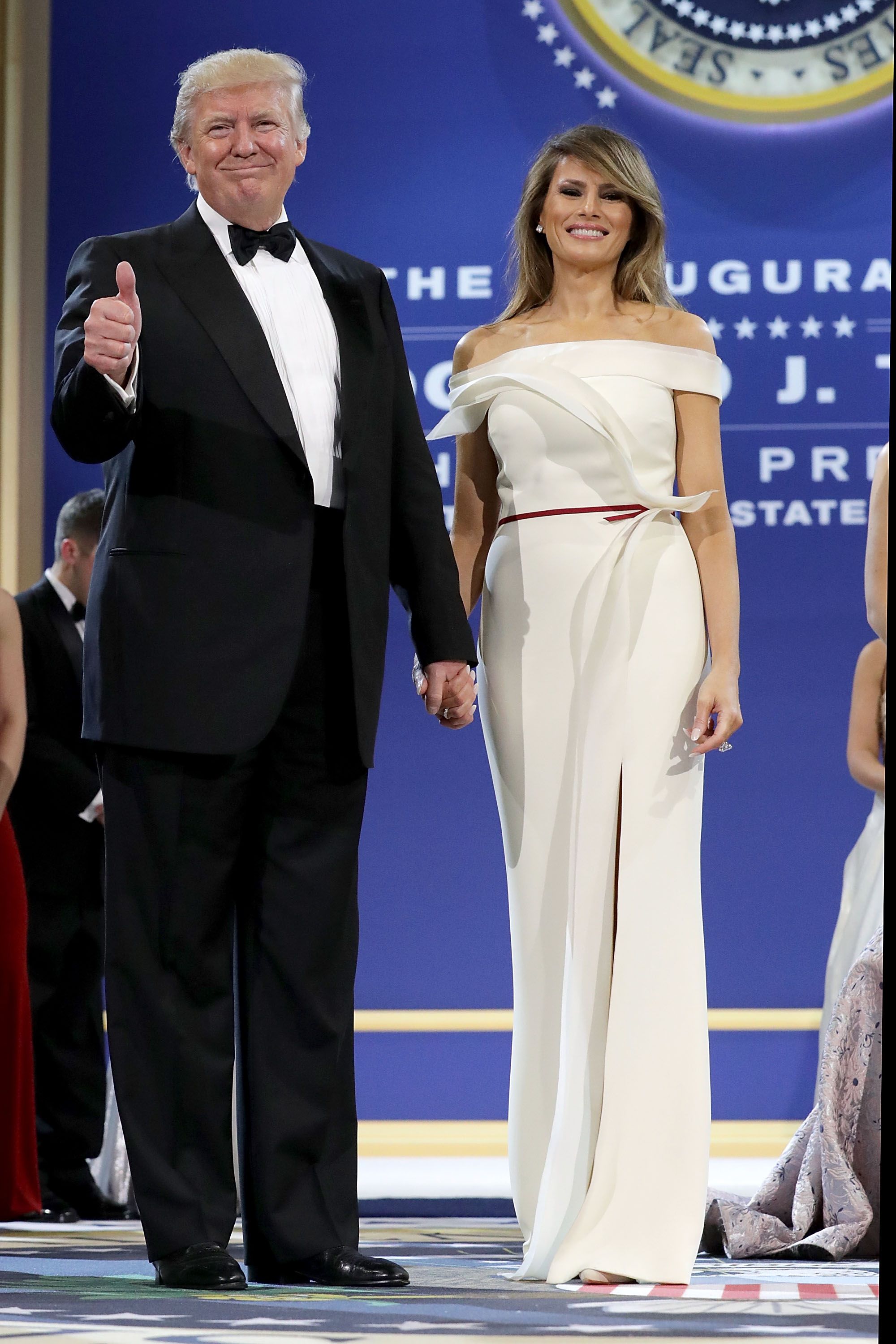 WASHINGTON, DC - JANUARY 20: U.S. President Donald Trump (L) and first lady Melania Trump thank guests during the inaugural Armed Forces Ball at the National Building Museum January 20, 2017 in Washington, DC. The ball is part of the celebrations following Trump's inauguration.   Chip Somodevilla/Getty Images/AFP == FOR NEWSPAPERS, INTERNET, TELCOS & TELEVISION USE ONLY ==
