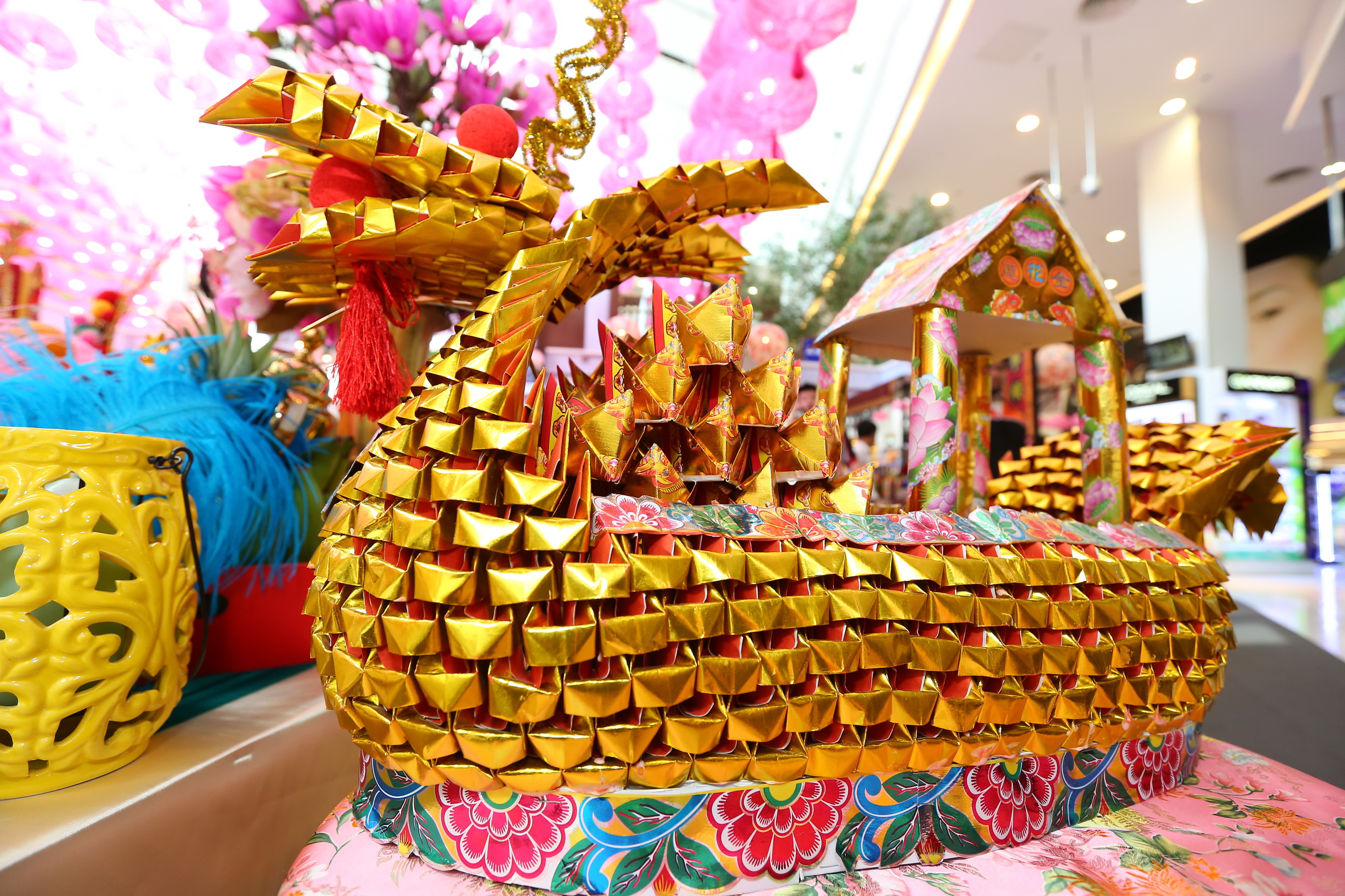 เรือมังกรทองมงคลไหว้เจ้า