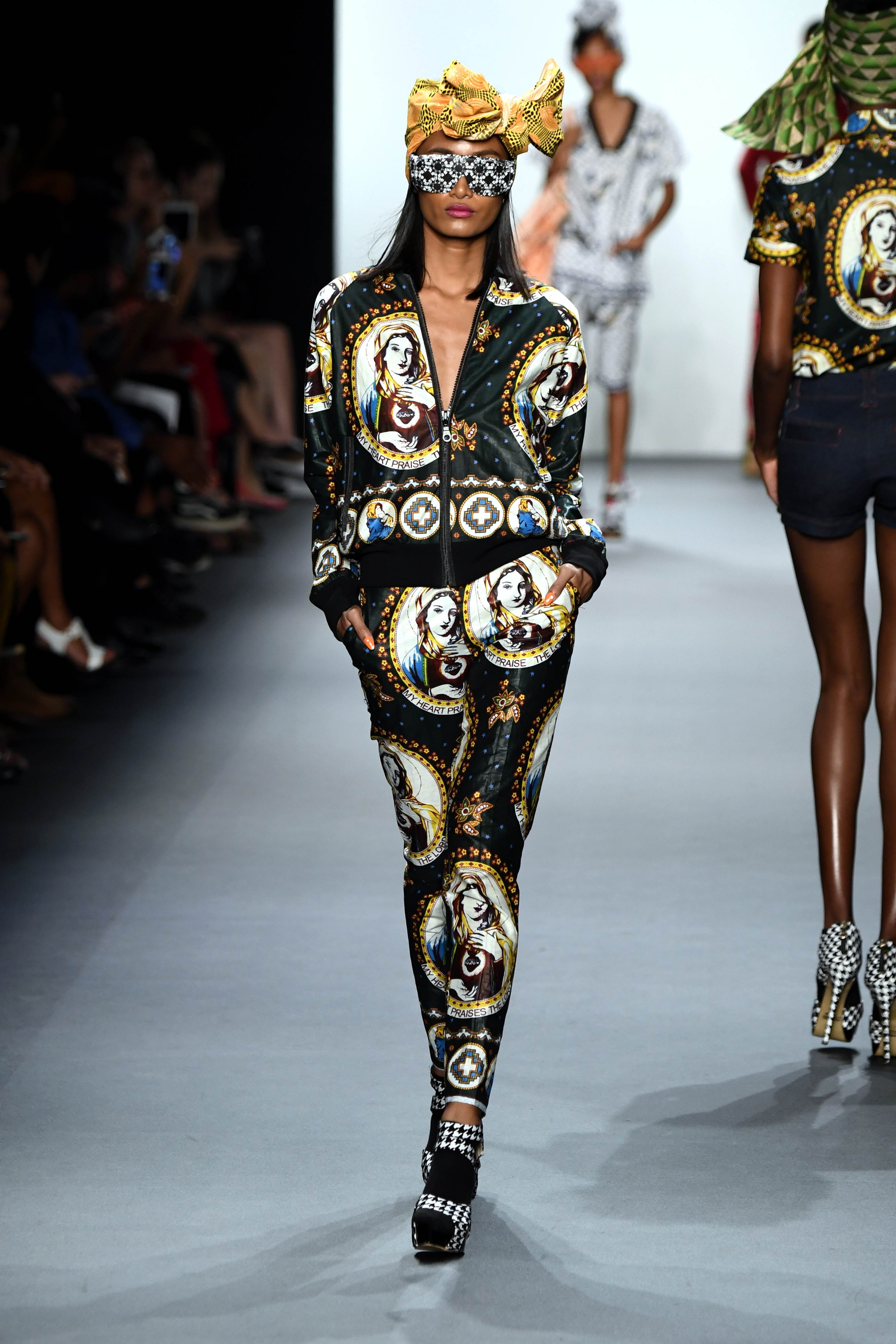 NEW YORK, NY - SEPTEMBER 14: A model walks the runway at Xuly Bet fashion show during September 2016 - New York Fashion Week: The Shows at The Dock, Skylight at Moynihan Station on September 14, 2016 in New York City. Frazer Harrison/Getty Images/AFP == FOR NEWSPAPERS, INTERNET, TELCOS & TELEVISION USE ONLY ==