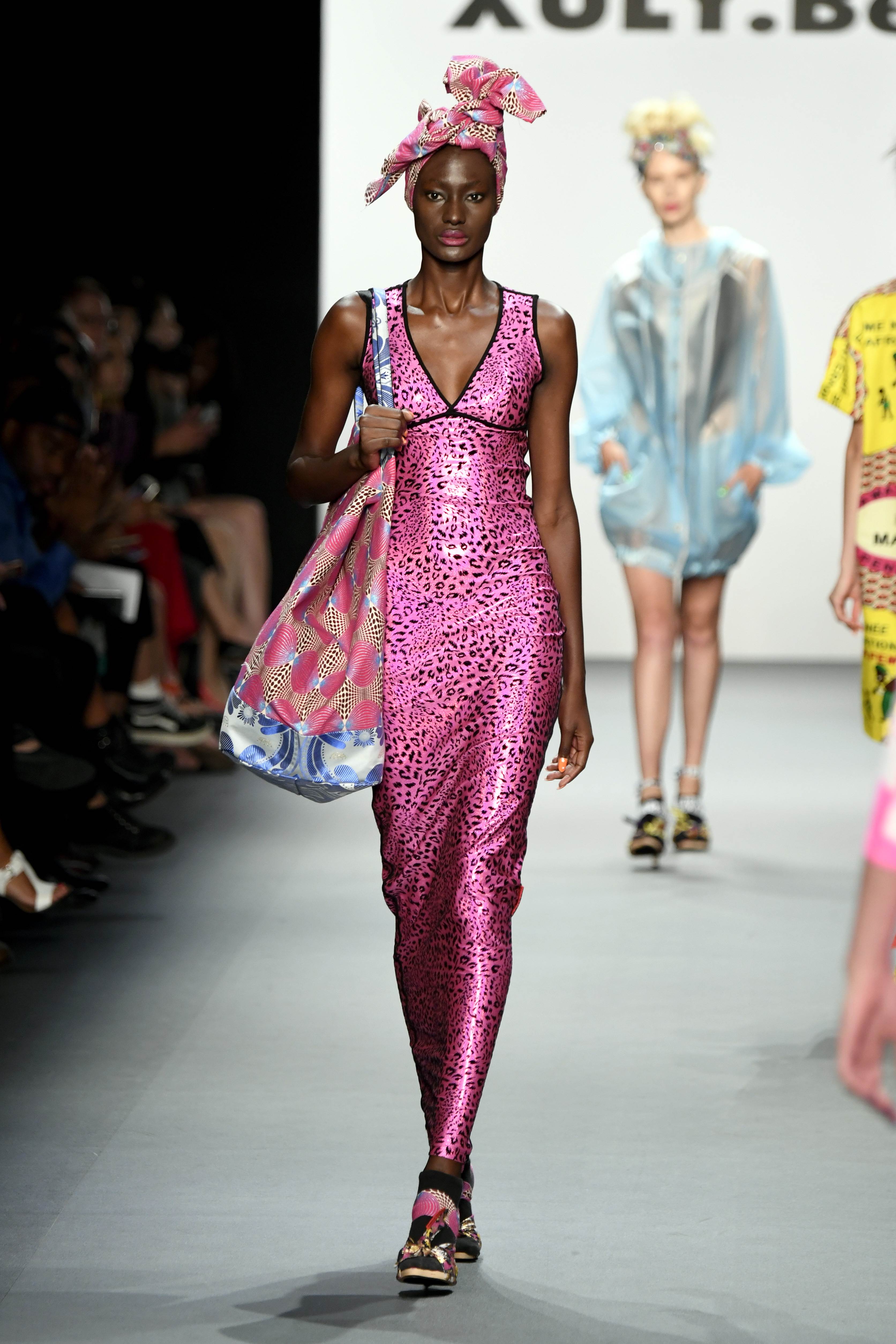 NEW YORK, NY - SEPTEMBER 14: A model walks the runway at Xuly Bet fashion show during September 2016 - New York Fashion Week: The Shows at The Dock, Skylight at Moynihan Station on September 14, 2016 in New York City. Frazer Harrison/Getty Images/AFP == FOR NEWSPAPERS, INTERNET, TELCOS & TELEVISION USE ONLY ==