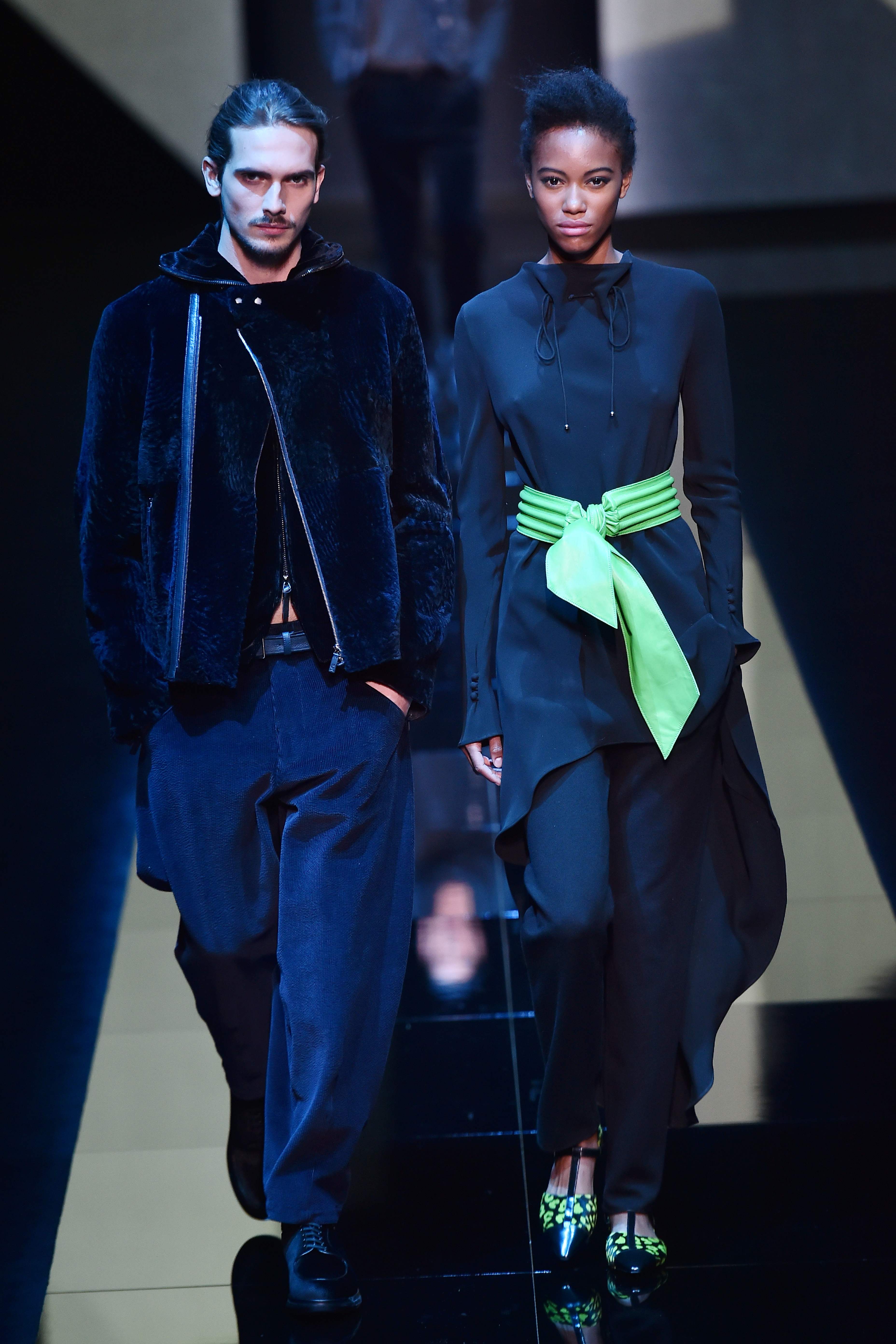 Models present creations for fashion house Giorgio Armani during the Men's Fall-Winter 2017-2018 fashion week on January 17, 2017 in Milan. / AFP PHOTO / GIUSEPPE CACACE
