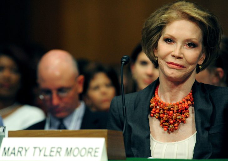 Mary Tyler Moore dies at 80
