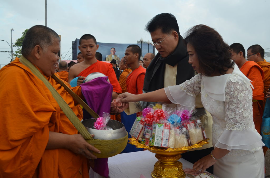 โคราช ตักบาตร