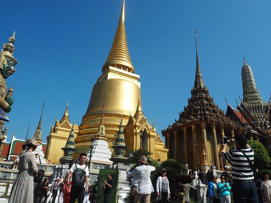 วัดพระศรีรัตนศาสดารามหรือวัดพระแก้ว มักอธิษฐานให้สมปรารถนาดั่งแก้วนฤมิต