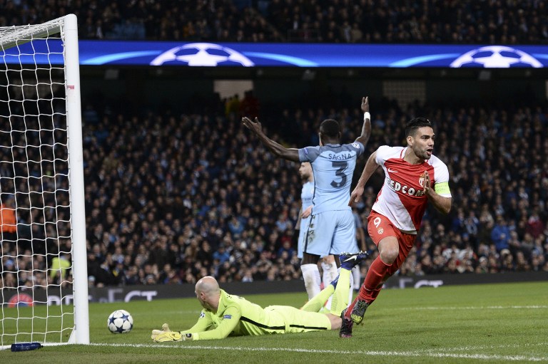 Monaco's Colombian forward Radamel Falcao (R) celebrates scoring an equalising goal for 1-1 during the UEFA Champions League Round of 16 first-leg football match between Manchester City and Monaco at the Etihad Stadium in Manchester, north west England on February 21, 2017. / AFP PHOTO / Oli SCARFF