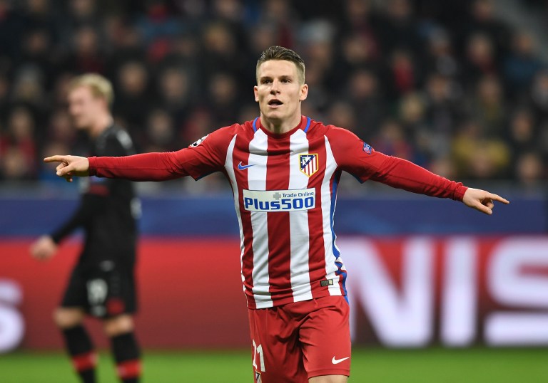 Atletico Madrid's French forward Kevin Gameiro celebrate after scoring a penalty during the UEFA Champions League round of 16 first-leg football match between Bayer 04 Leverkusen and Club Atletico de Madrid in Leverkusen, western Germany on February 21, 2017. / AFP PHOTO / dpa / Federico Gambarini / Germany OUT
