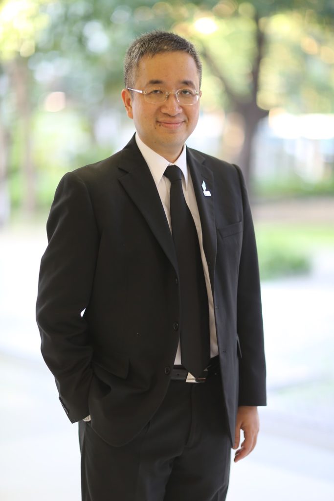 01 รศ.ดร. พสุ เดชะรินทร์