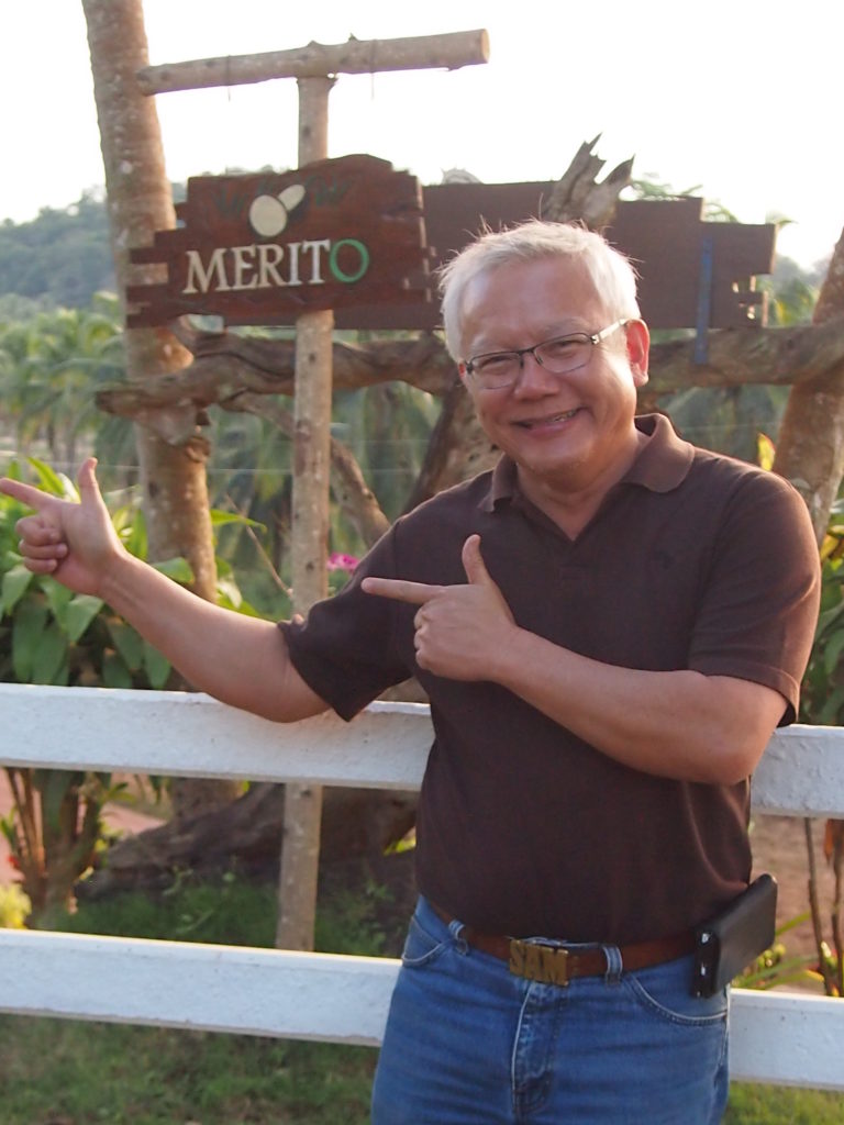 พีรโชติ จรัญวงศ์ หรือคุณแซม เจ้าของสวนมะพร้าวเกษตรอินทรีย์