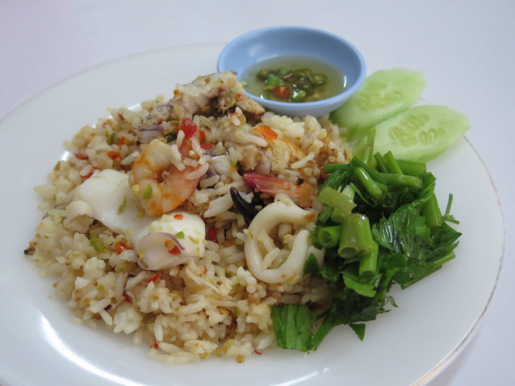 07KuaytaewPooSukhumvit ข้าวผัดน้ำพริกเกลือทะเล