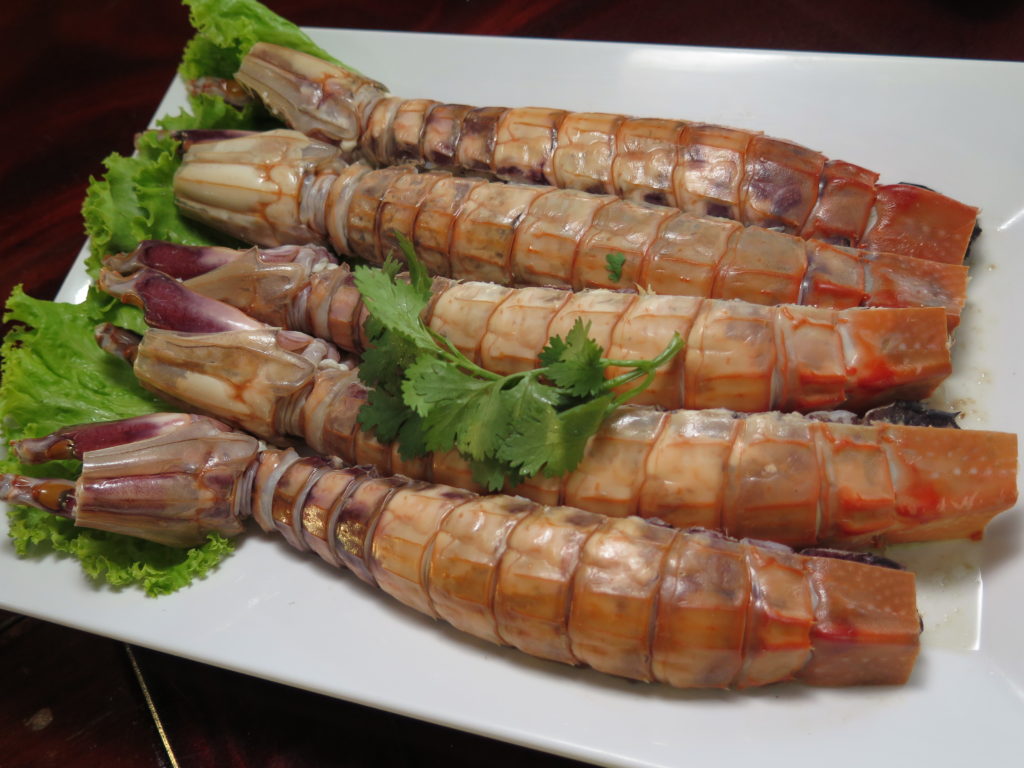 08 KruaLoongTee กั้งแก้วนึ่งตัวโตๆ