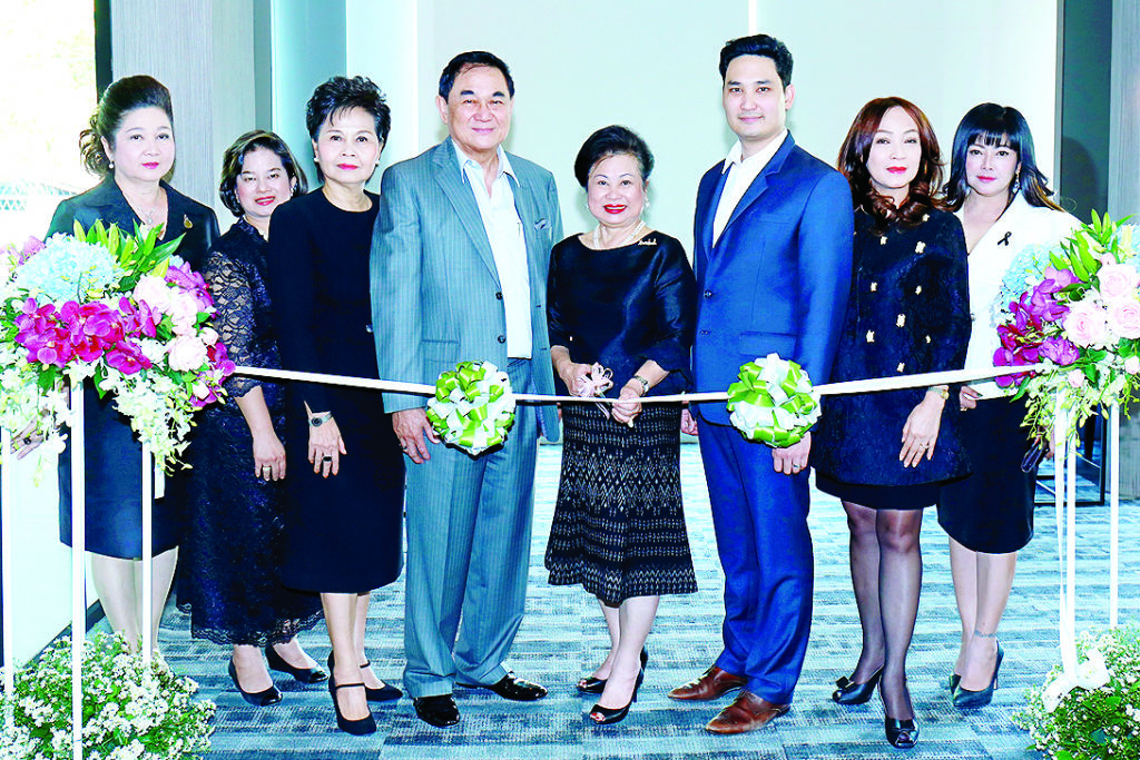 เปิดหลุยส์ - คุณหญิงขวัญตา เทวกุล ณ อยุธยา เป็นประธานเปิดหลุยส์แทเวิร์น บูทีค โฮเต็ล ของอัศวิน อิงคะกุล ประธานกรรมการบริหาร มิราเคิล กรุ๊ป โดยมี พวงทอง อานันทนะสุวงศ์ รองประธานสมาชิกสมทบ สภาสตรีแห่งชาติฯ, มนวิภา ประชัญคดี, ม.ล.อาภาวดี เทวกุล ณ อยุธยา, อนัคพล อิงคะกุล, นากวีณา ล้อมทรัพย์ และศศิวิมล ไหมสีเงิน ผู้จัดการทั่วไป หลุยส์แทเวิร์น ร่วมงาน เมื่อเร็วๆ นี้ 