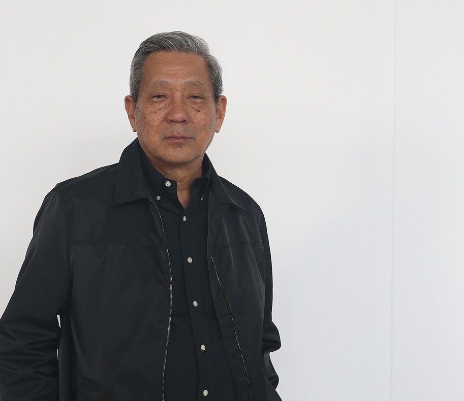พินิจ จารุสมบัติ 