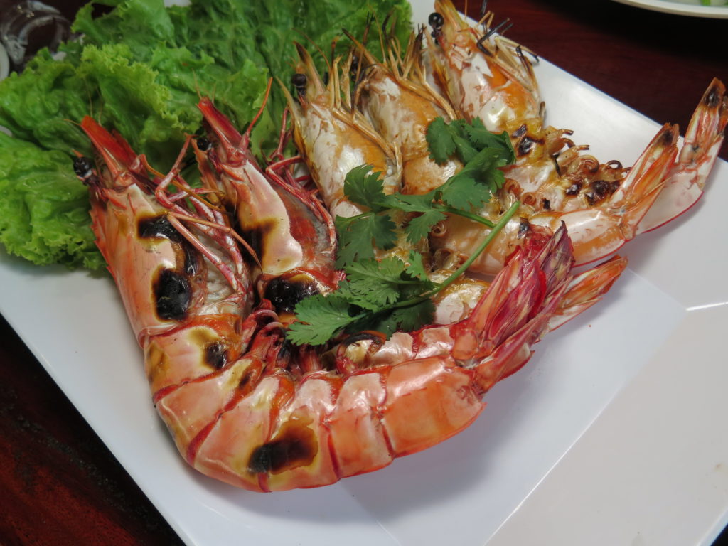 กุ้งลายเสือและกุ้งแชบ๊วยเผา