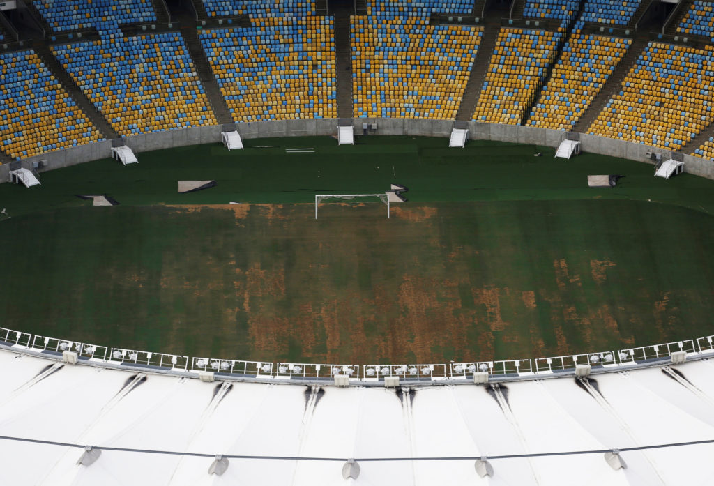 ภาพมุมสูงของสนามมาราคาน่าที่หญ้าเริ่มตาย (ภาพ Reuters)