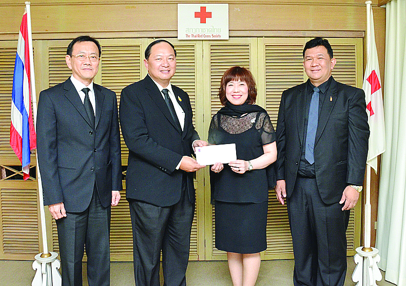 ฟื้นฟูน้ำท่วมภาคใต้ - กลุ่มไทยออยล์ โดยคุรุจิต นาครทรรพ ประธานกรรมการบริษัท ไทยออยล์ จำกัด (มหาชน) ร่วมกับคณะกรรมการฯฝ่ายจัดการ พนักงาน และชมรมพนักงานชาวใต้ ร่วมบริจาคเงินจำนวน 813,030 บาท เพื่อสมทบทุนในการช่วยเหลือฟื้นฟูและเยียวยาผู้ประสบอุทกภัยภาคใต้ ให้แก่ จันทร์ประภา วิชิตชลชัย รองผู้อำนวยการสำนักงานจัดหารายได้ ณ สภากาชาดไทย