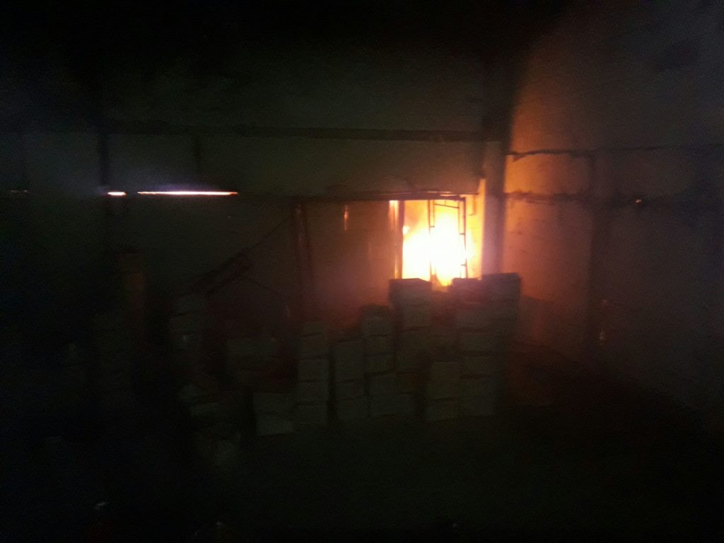 57055