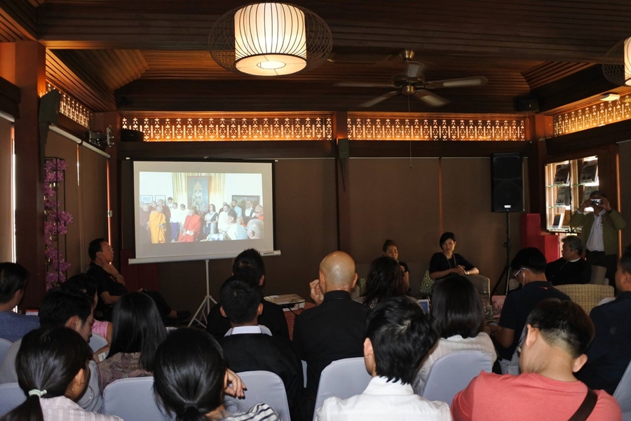 บรรยากาศในห้องเสวนาเต็มจนล้นทุกที่นั่ง