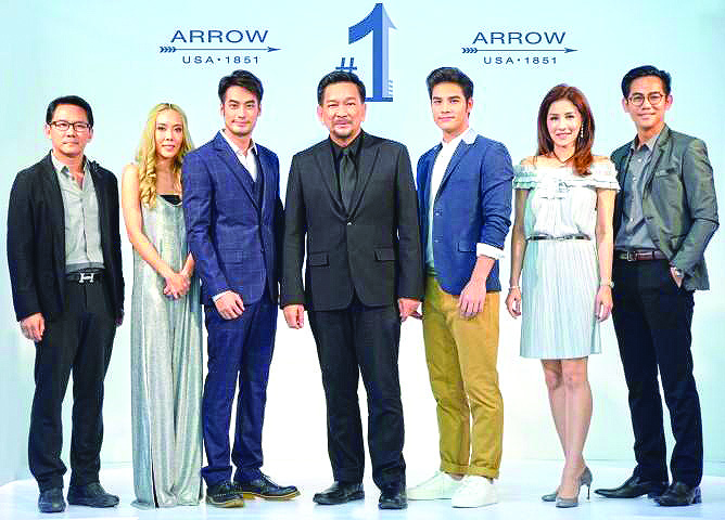 คอลเล็กชั่นใหม่ - สมพล ชัยสิริโรจน์ กรรมการ บริษัท ไอ.ซี.ซี. อินเตอร์เนชั่นแนล จำกัด (มหาชน) เป็นประธานเปิดตัวคอลเล็กชั่นใหม่ล่าสุด ARROW#1 โดยมี ณพสิทธิ์ เที่ยงธรรม, มนต์ริสสา ลีนุตพงษ์, บอย-ปกรณ์ ฉัตรบริรักษ์, ธัญนพ ตระกูลโชคดี, ทัชชารตี ณ ระนอง, โบ๊ท-ธารา ทิพา ร่วมสร้างสีสันในงาน ณ ลานกิจกรรมชั้น M ศูนย์การค้า TERMINAL 21 (อโศก) เมื่อเร็วๆ นี้