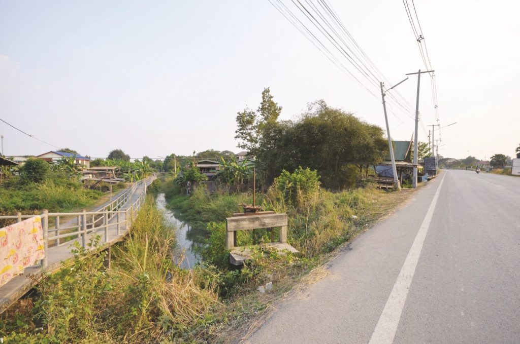 ตอนปลายคลองคูจาม ด้านใต้ ไปเชื่อมคลองตะเคียน