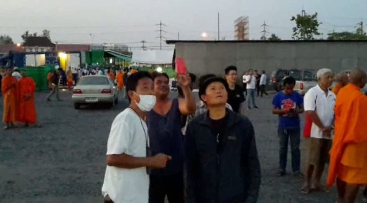ชายปีนเสา
