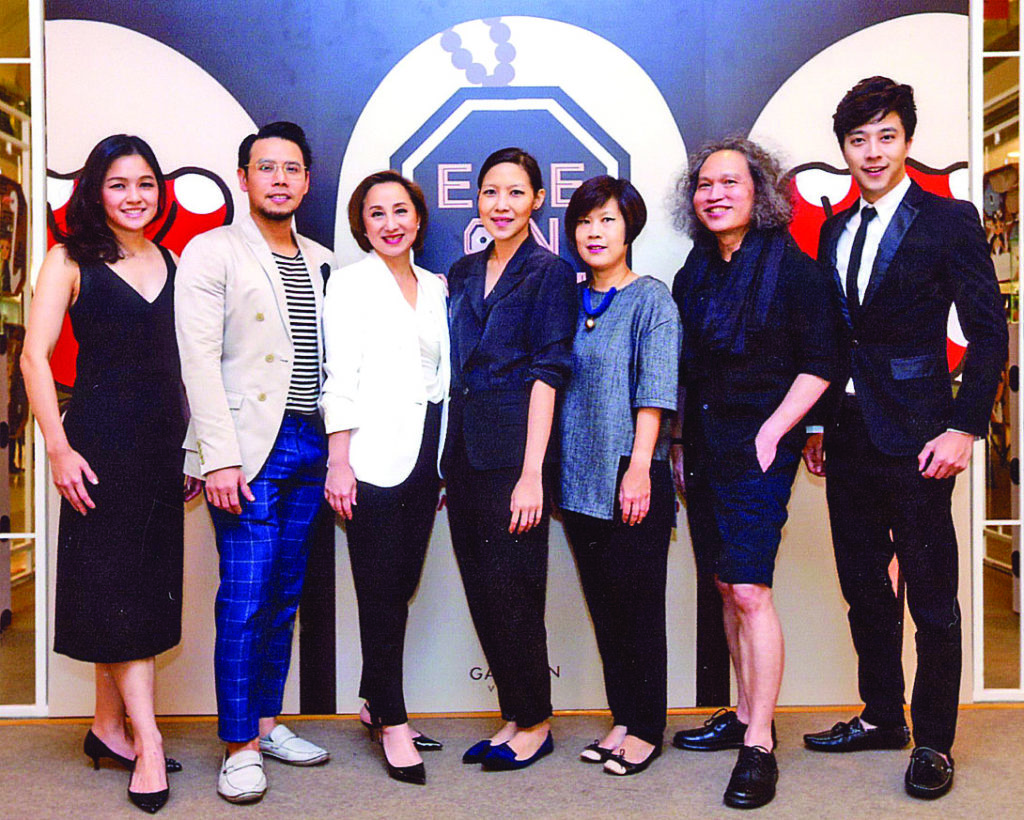 ดินแดนแห่งความรัก - กรกฎ ศรีวิกรม์ กก.บห.เกษรวิลเลจ และนวลตอง ประสานทอง นักวาดภาพประกอบชื่อดัง ร่วมเปิดตัว GAYSORN VILLAGE EYE ON YOU EXHIBITION นิทรรศการแสดงศิลปะโซโลครั้งใหญ่ที่สุด พร้อมนิทรรศการภาพเขียนสื่อถึงความรักของหญิงสาวทั้ง 26 คนในดินแดนแห่งความรัก Let It Be Love โดยมี วรัษยา พันธุศักดิ์, จิรัสย์ วัฒนภัทรเศรษฐ์, พลอย จริยะเวช และ ม.ล.จิราธร จิรประวัติ ร่วมยินดี ณ ชั้นจี เกษรวิลเลจ 