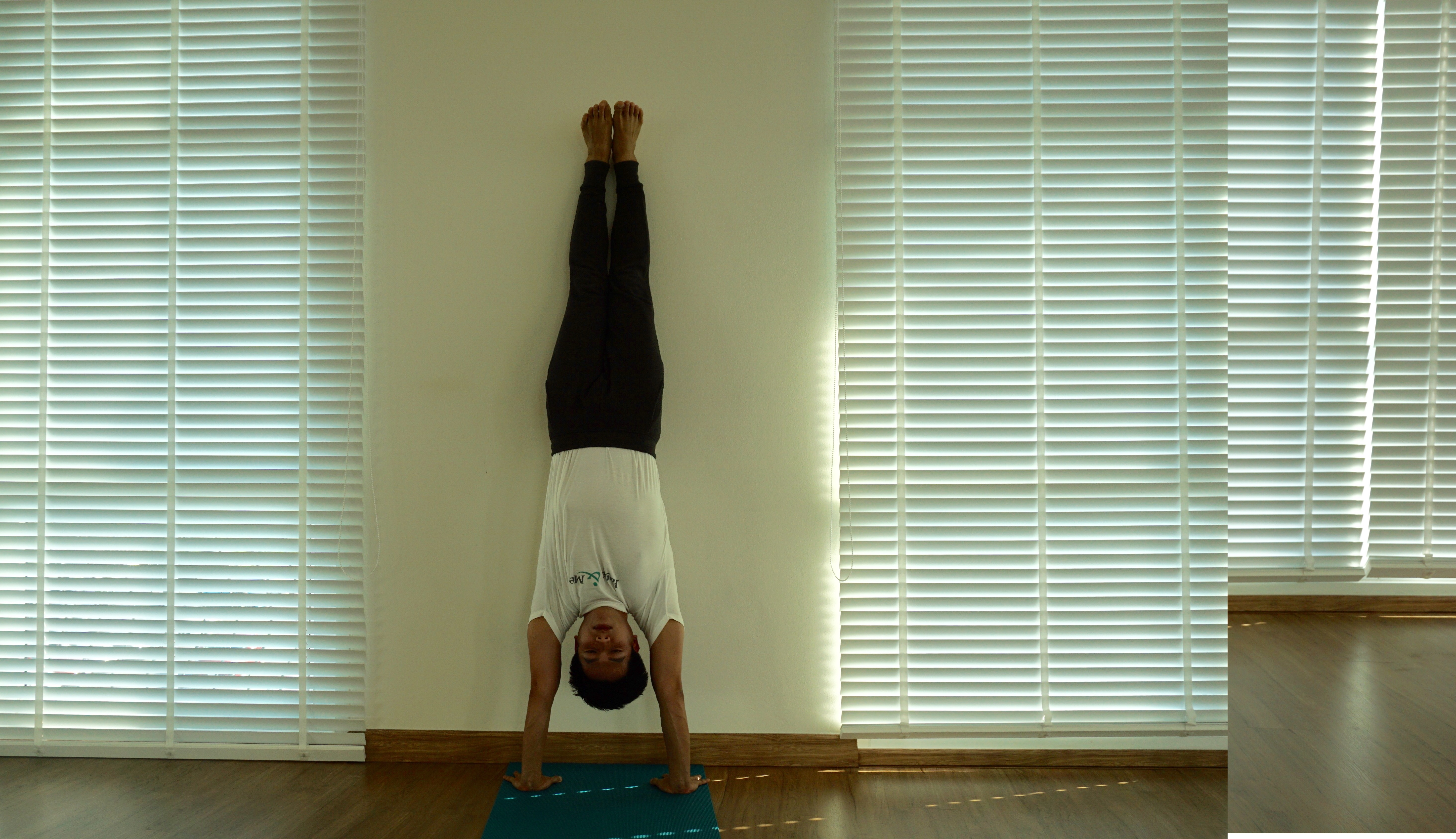 ท่ายืนด้วยมือ (Handstand)