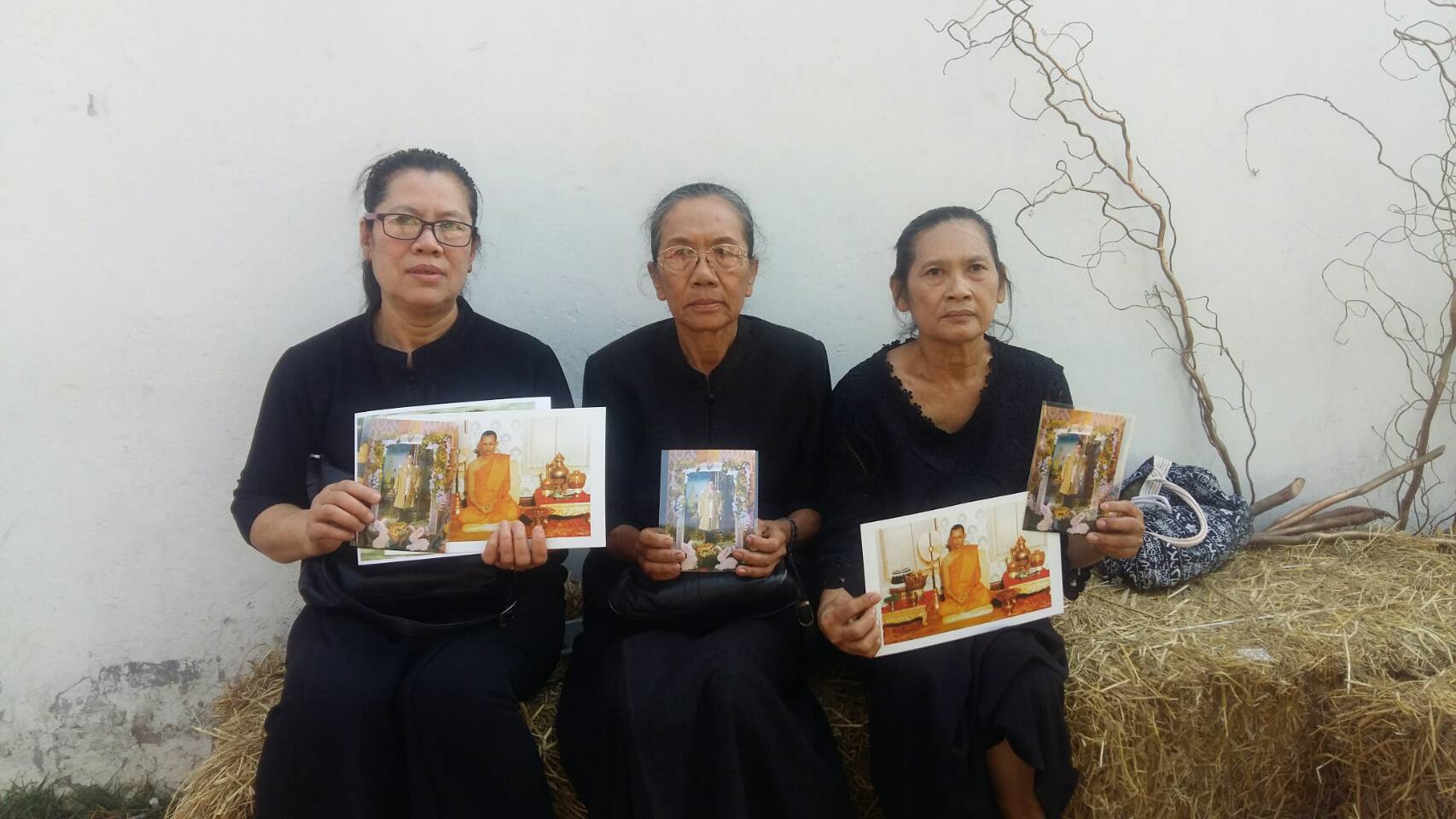 นางสุดา เชื้อรอด-นางประคอง เฉลิมฉัตร-นางจิ๋ว มั่นหมาย
