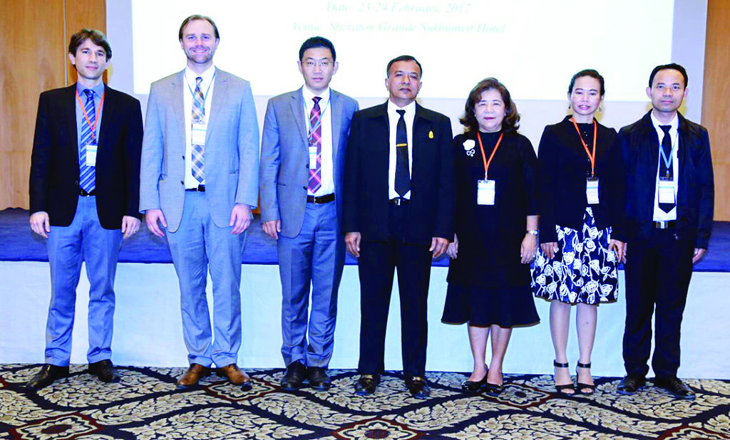 ประชุม - หร่อหยา จันทรัตนา รองอธิบดีกรมพัฒนาพลังงานทดแทนและอนุรักษ์พลังงาน เป็นประธานเปิดการประชุม “Renewable Readiness Assessment and REmap Analysis for Thailand” ที่ได้รับการสนับสนุนการดำเนินการจากทบวงการพลังงานหมุนเวียนระหว่างประเทศ (International Renewable Energy Agency - IRENA) ณ โรงแรมเชอราตัน แกรนด์ สุขุมวิท เมื่อเร็วๆ นี้