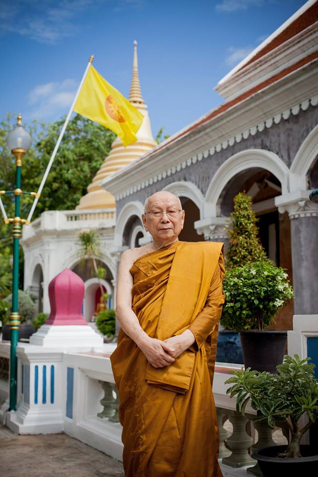 ภาพพระเทพสุเมธี สุปฏิปันโนราชบุรี จากเฟซบุ๊กวัดศรีสุริยวงศาราม วรวิหาร