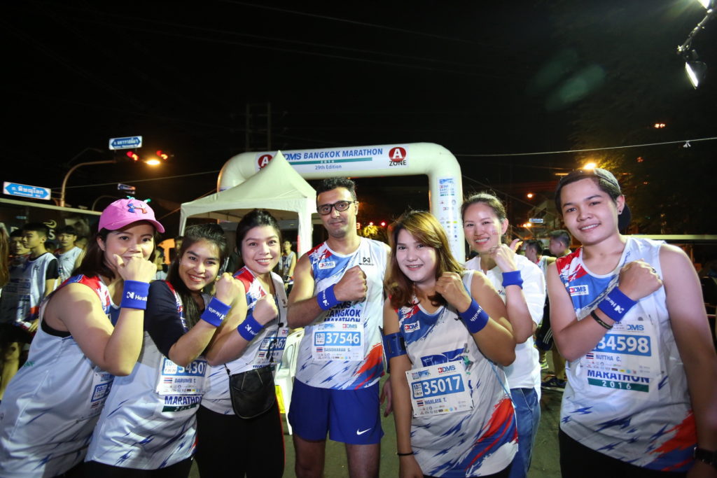 ภาพผู้บริหาร N Health และพนักงานร่วมงานมาราธอน