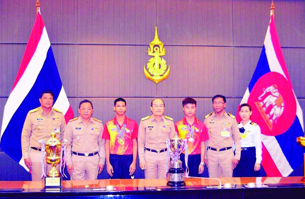 มอบถ้วย - พล.ร.อ.ธานี ผุดผาด ปธ.กก.กีฬากองทัพเรือ และคณะ นำนักกีฬาเทเบิลเทนนิสทหารเรือ ที่ได้แชมป์ชายเดี่ยวแห่งประเทศไทย 2016 เป็นครั้งแรกเป็นประวัติศาสตร์ ของกองทัพเรือ ที่ได้ครองถ้วยพระราชทานพระบาทสมเด็จพระเจ้าอยู่หัว รัชกาลที่ 9 เข้าพบ พล.ร.อ.ณะ อารีนิจ ผู้บัญชาการทหารเรือ เมื่อเร็วๆ นี้