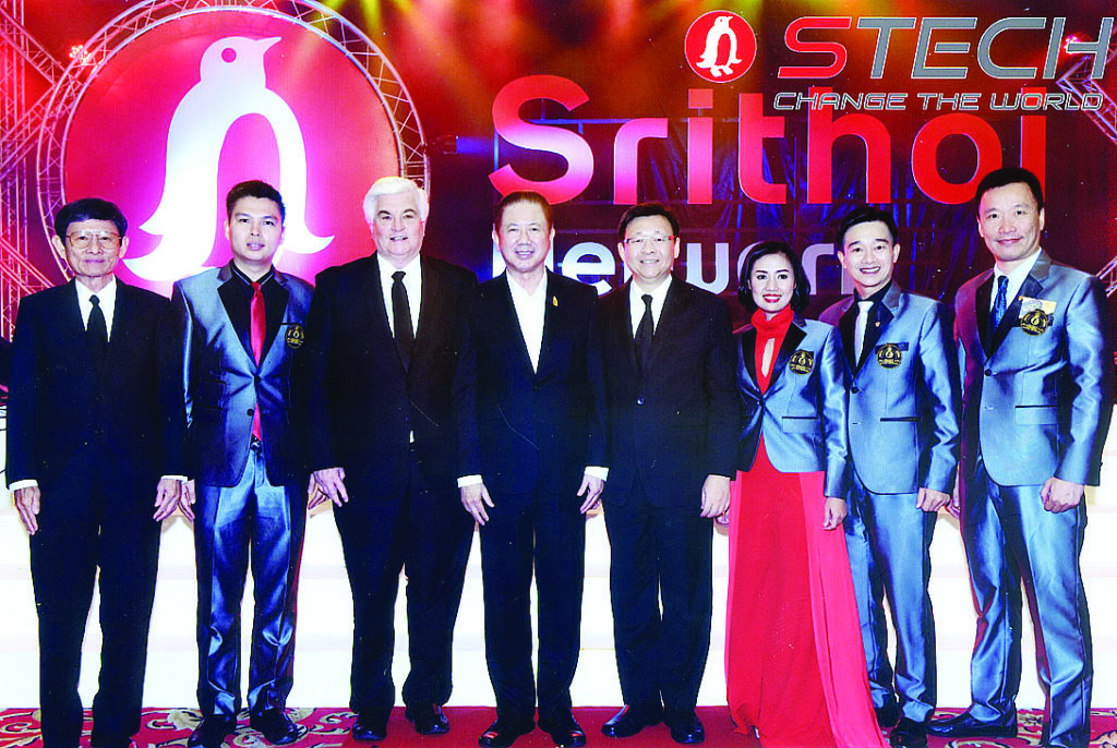 เปิดตัว - สนั่น อังอุบลกุล ปธ.กก.บมจ.ศรีไทยซุปเปอร์แวร์ เป็น ปธ.เปิดงาน “ศรีไทยเน็ทเวิร์คเอ็กซ์โป 2017” พร้อมเปิดตัวซอฟต์แวร์อัจฉริยะ S Tech เพื่อยกระดับสู่ “ศรีไทย 4.0” โดยมี คีธ เจ ฮาร์ดิ้ง, มานิต อติวานิชยพงศ์, เศรษฐพงค์ เหมินทคุณ, ประเสริฐ ประสิทธิพยงค์, เอื้ออารีย์ ต่อเนื่อง และวิชุดา ยุวพันธุ์ ร่วมด้วย ณ อาคารเฉลิมพระบารมี กรุงเทพฯ