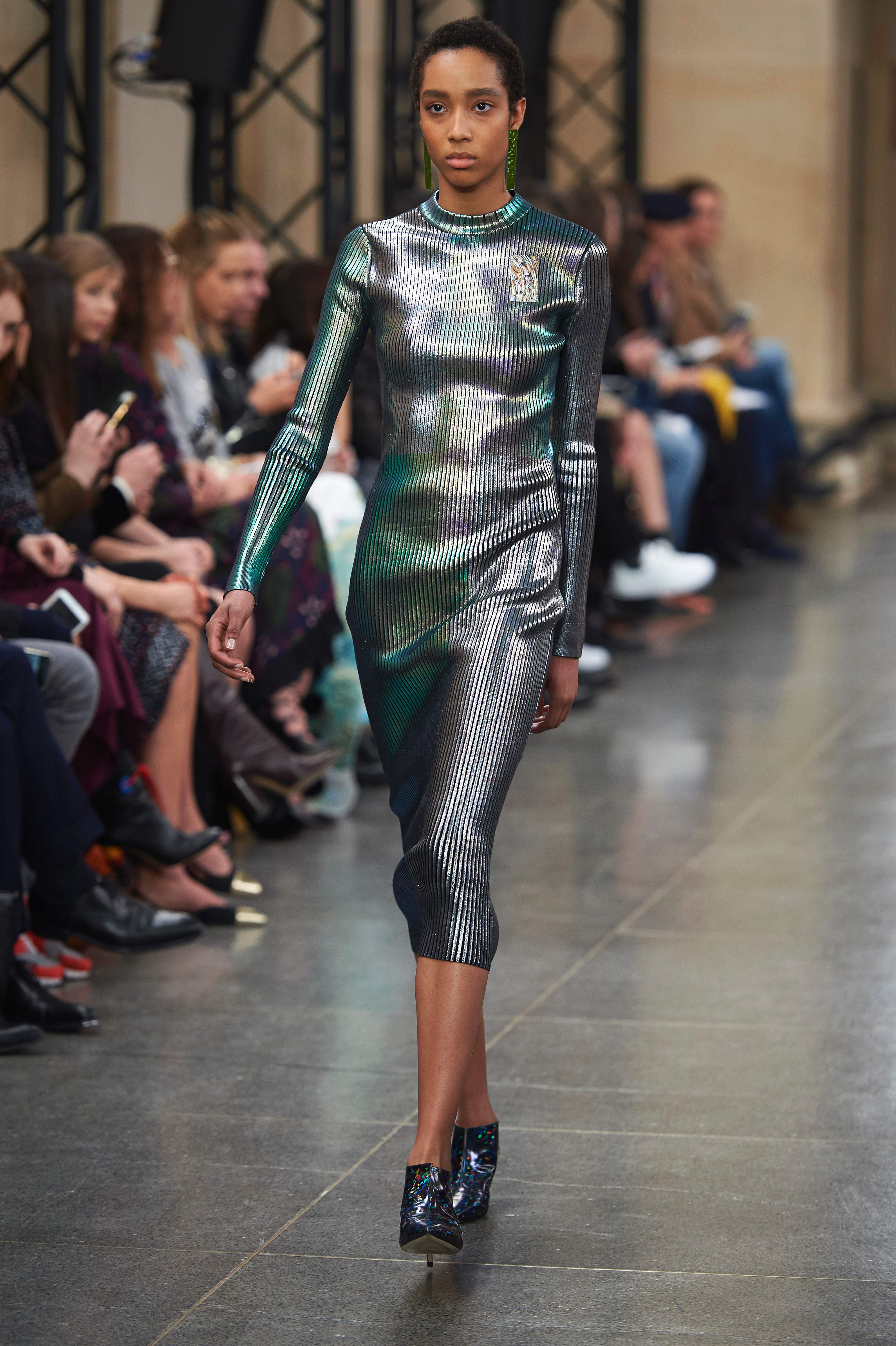 A model presents creations by British fashion designer Christopher Kane during a catwalk show on the fourth day of the Autumn/Winter 2017 London Fashion Week in London on February 20, 2017. / AFP PHOTO / NIKLAS HALLE'N