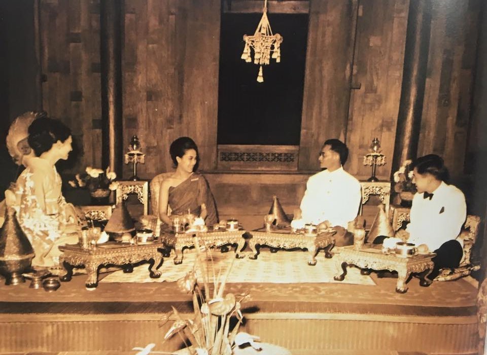 ฉายในการพระราชทานเลี้ยงพระกระยาหารค่ำ ณืเรือนต้น พระที่นั่งอัมพรสถาน พระราชวังดุสิต พ.ศ. 2507