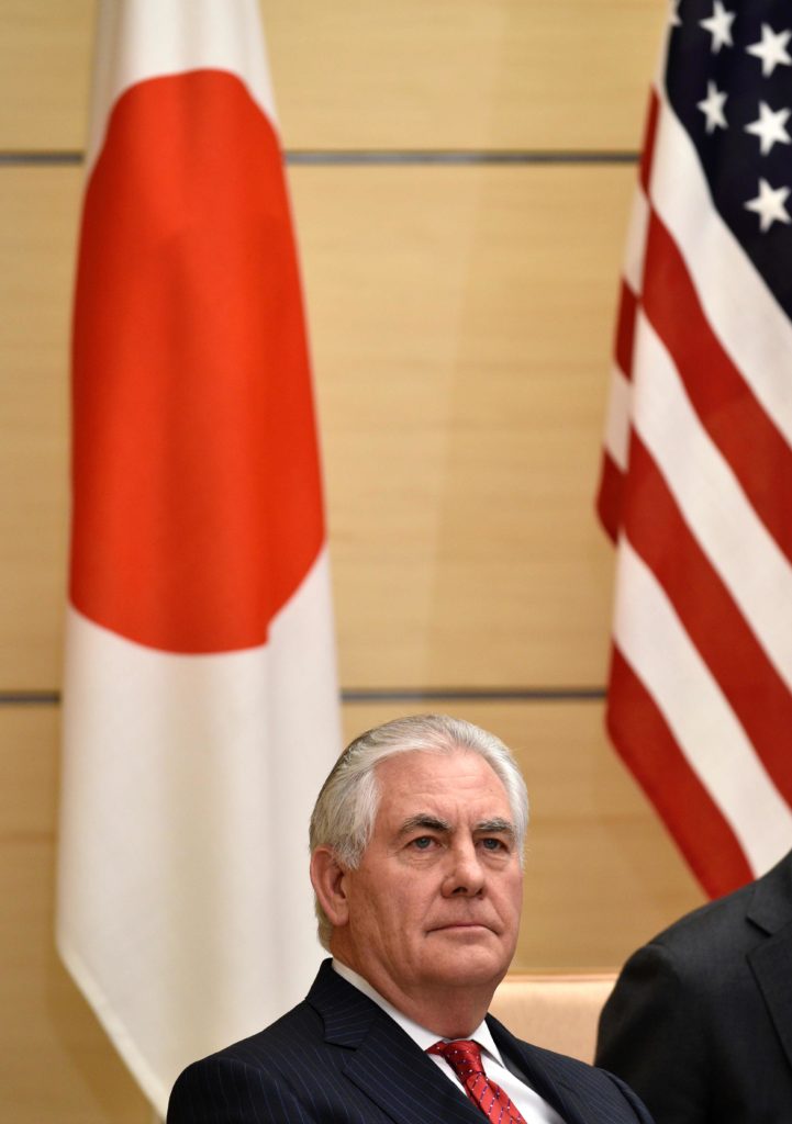 นายเร็กซ์ ทิลเลอร์สัน รัฐมนตรีต่างประเทศสหรัฐอเมริกา ขณะเยือนกรุงโตเกียว ประเทศญี่ปุ่น เมื่อวันที่ 16 มีนาคม (ภาพเอเอฟพี)