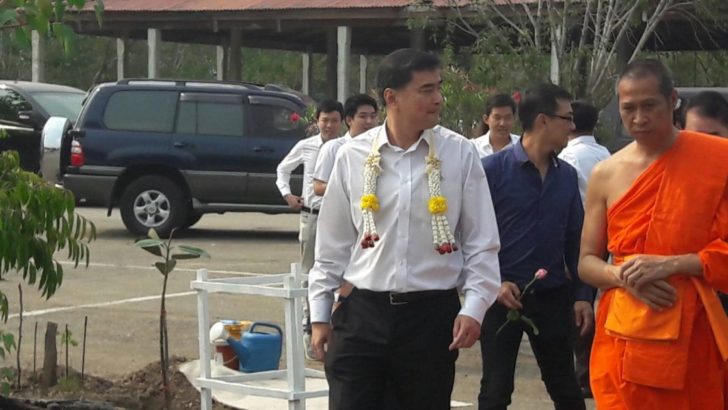 อภิสิทธิ์ เวชชาชีวะ