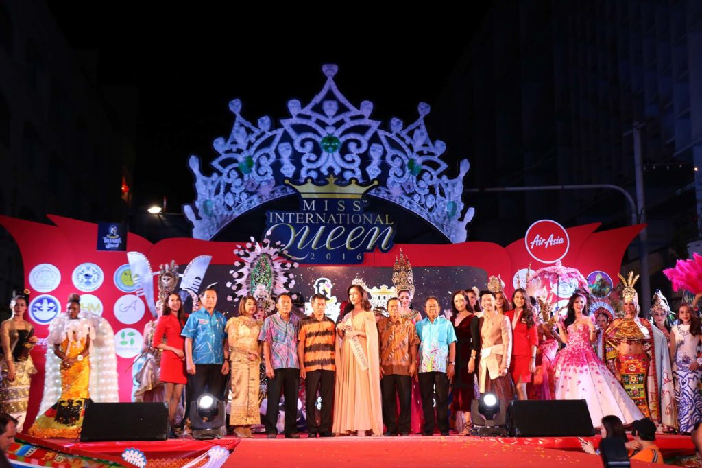 Queen02