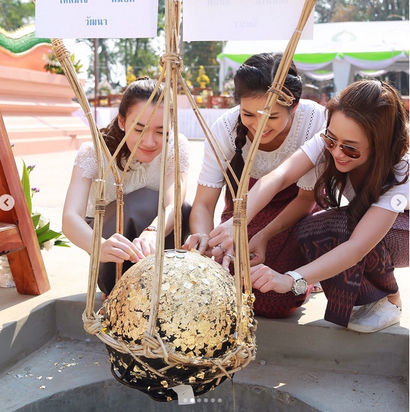 จั๊กจั่นและเพื่อนทำบุญที่อุดร2